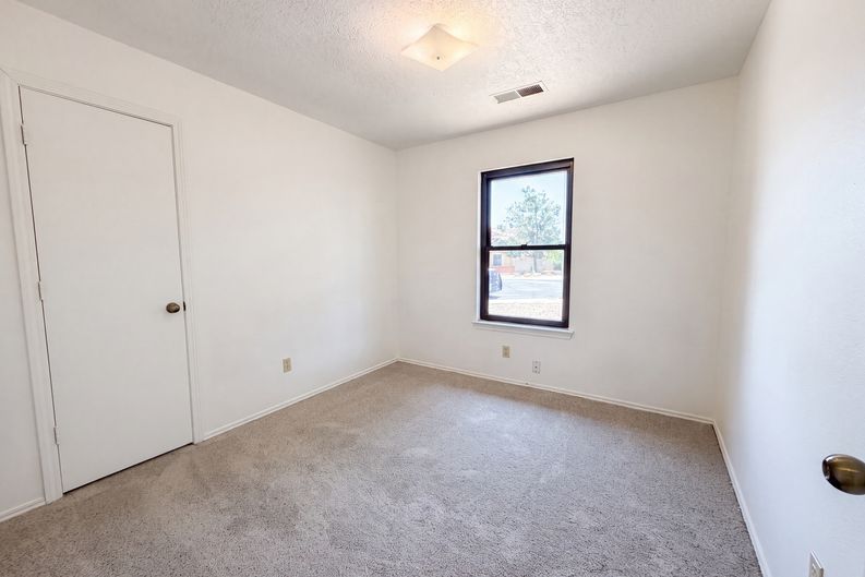 Photo 4 of 20 of 4417 Spanish Broom Ct NW, Albuquerque, NM