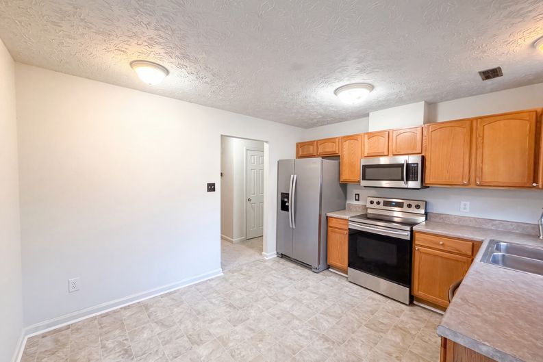 Photo 8 of 30 of 7111 Pinecroft Ln, Knoxville, TN