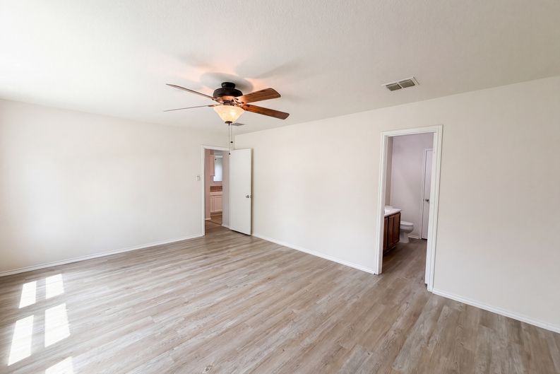 Photo 4 of 23 of 2904 Lake Vista Dr, Wylie, TX