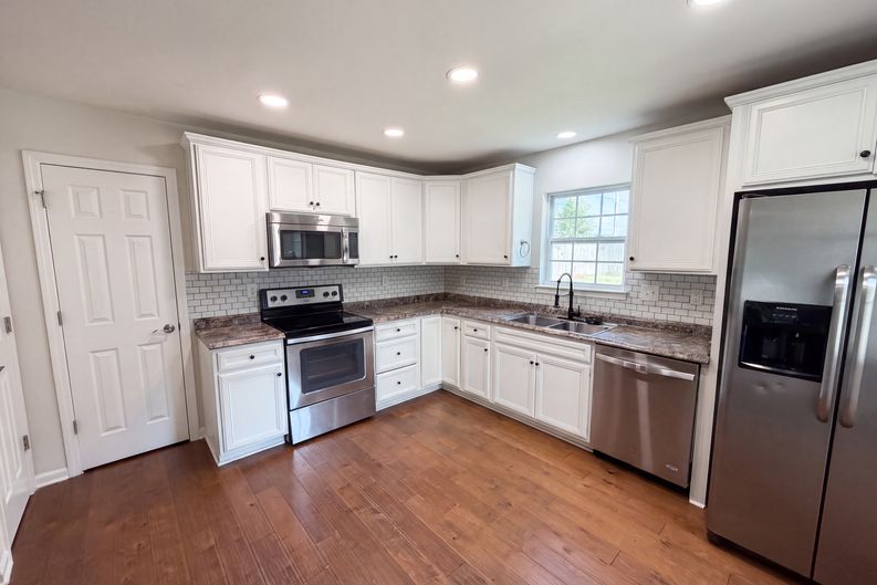 Photo 6 of 17 of 10933 Pointer Ridge Dr, Charlotte, NC