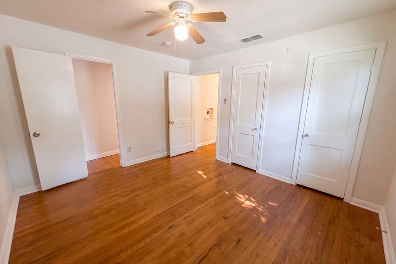 Photo 10 of 17 of 3802 Poinsettia Dr, Dallas, TX