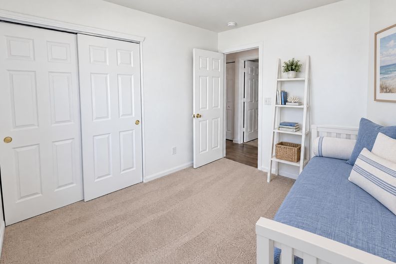 Photo 11 of 17 of 5847 Brookville Lake Dr, Indianapolis, IN
