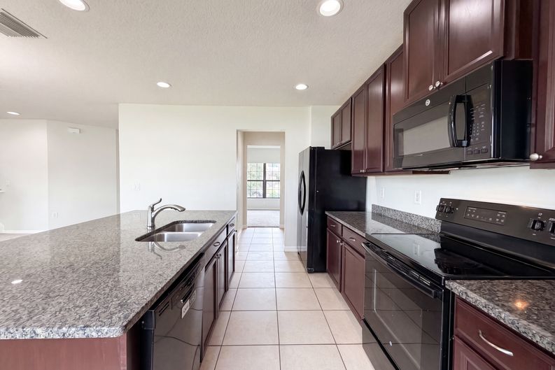 Photo 10 of 29 of 14207 Alistar Manor Dr, Wimauma, FL