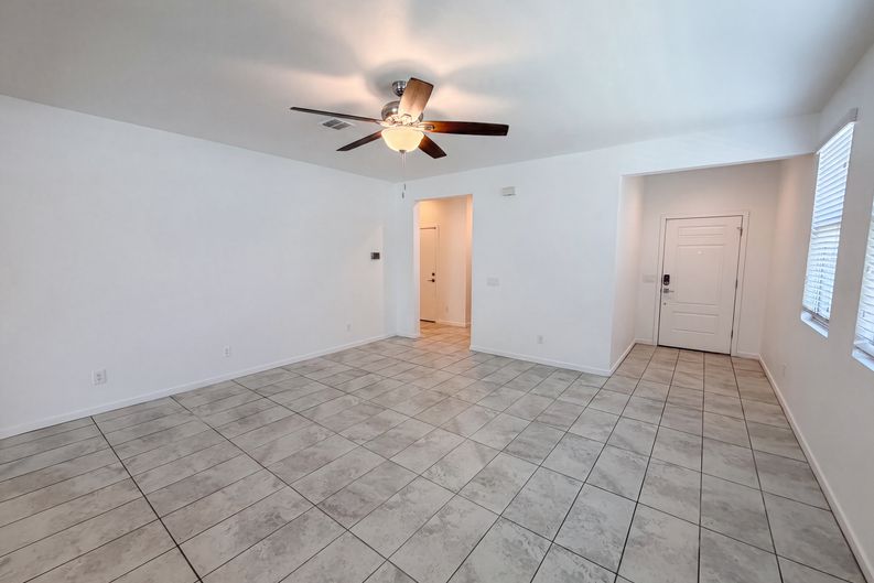 Photo 7 of 29 of 4127 S 97th Dr, Tolleson, AZ