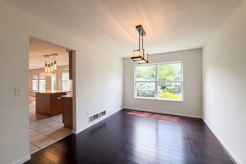 Photo 9 of 51 of 7966 Lazelle Woods Dr, Westerville, OH