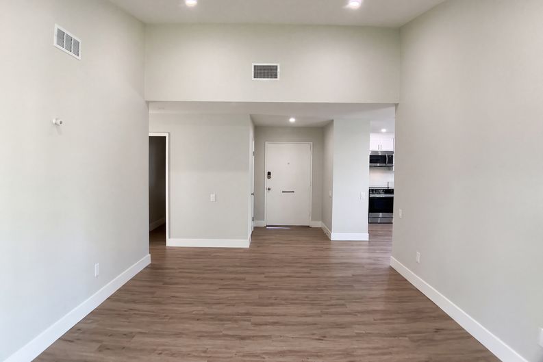 Photo 6 of 21 of 8361 Northport Dr, Huntington Beach, CA