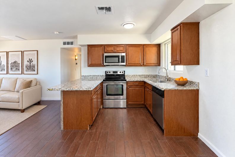 Photo 7 of 21 of 2221 W Altadena Ave, Phoenix, AZ