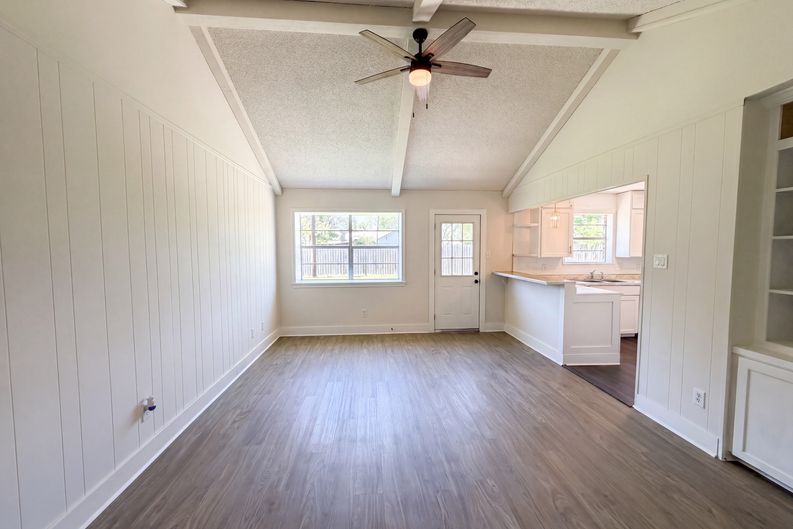 Photo 3 of 18 of 12614 A Bar Dr, Santa Fe, TX