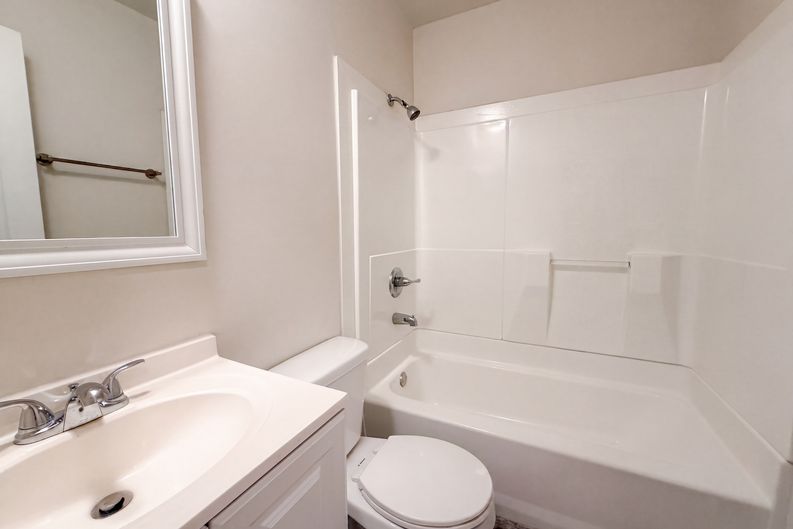Photo 13 of 18 of 4154 Edgeware Rd, Winston Salem, NC