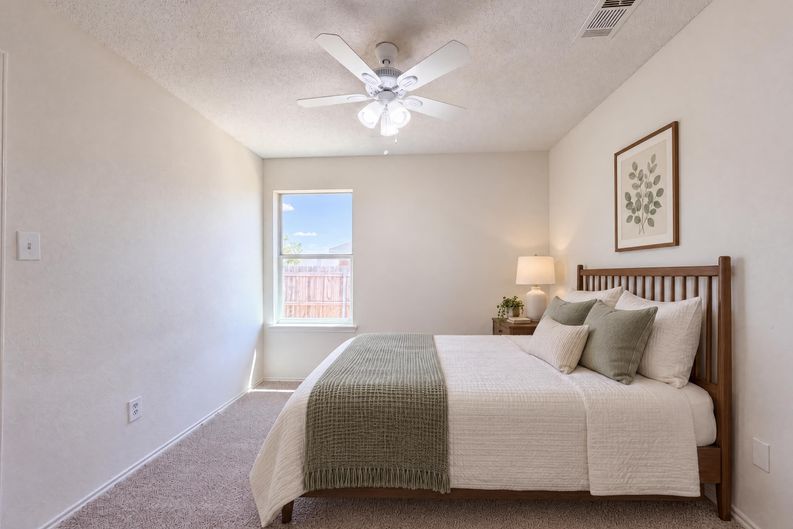 Photo 11 of 17 of 8025 Blue Duck Trl, Arlington, TX