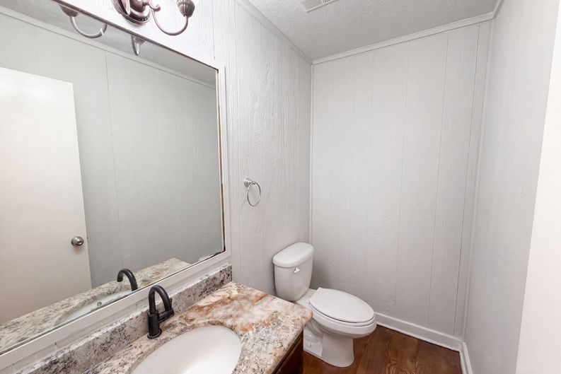 Photo 12 of 25 of 4614 Hickory Grove Rd, Mount Holly, NC