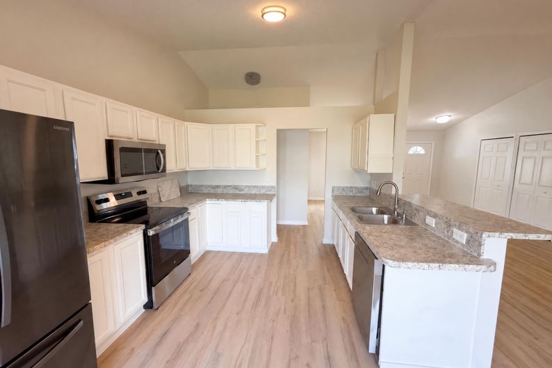 Photo 6 of 28 of 2998 Firwood Ave SE, Palm Bay, FL