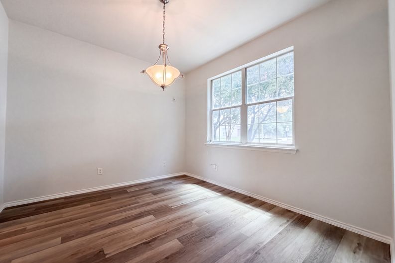 Photo 7 of 21 of 3765 Columbia Dr, Cibolo, TX