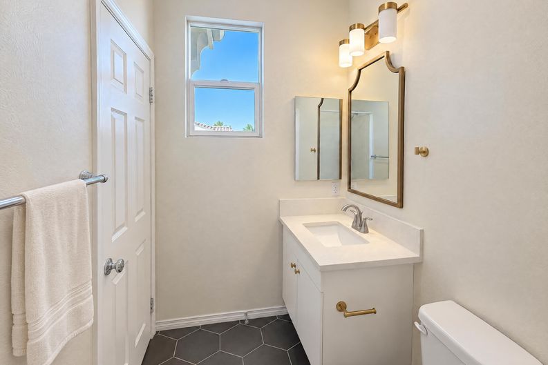 Photo 13 of 25 of 82 Preston Ln, Buena Park, CA