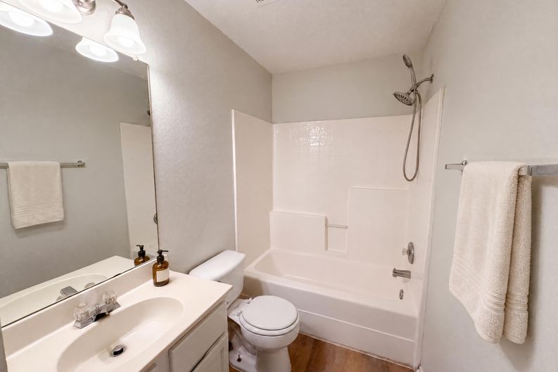 Photo 19 of 30 of 2026 Cardinal Ln, Lewisville, TX