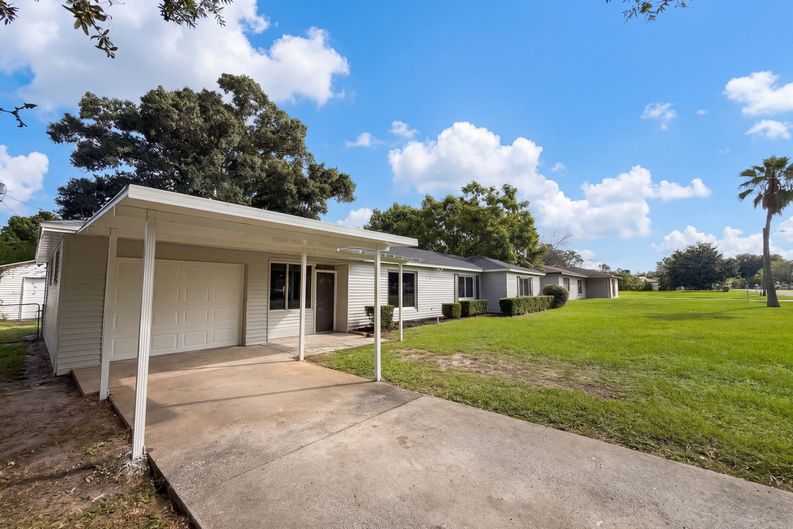 Photo 23 of 24 of 411 W Seminole Ave, Eustis, FL