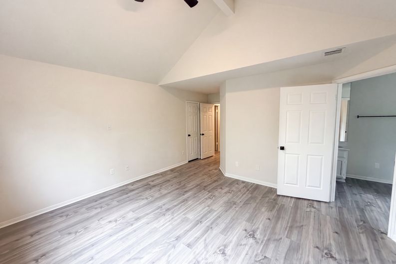 Photo 10 of 24 of 1517 River Oak Dr, Leander, TX