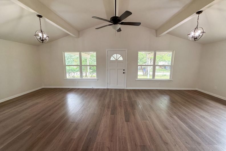 Photo 3 of 16 of 123 Merry Way, Gun Barrel City, TX