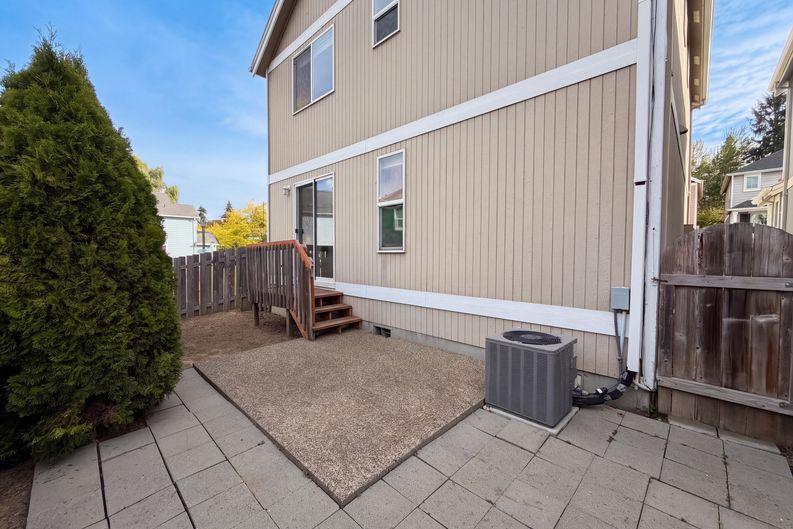 Photo 5 of 18 of 571 SW 207th Ave, Beaverton, OR