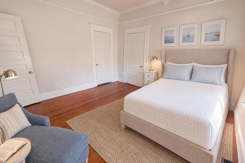 Photo 11 of 22 of 1470 Graham St SW, Atlanta, GA