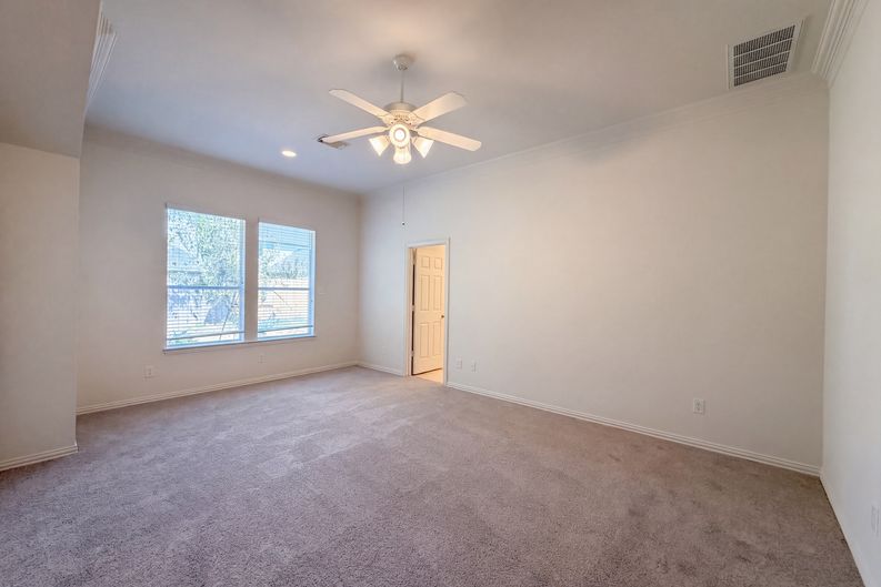 Photo 11 of 24 of 5307 Chatham Hill Ln, Houston, TX