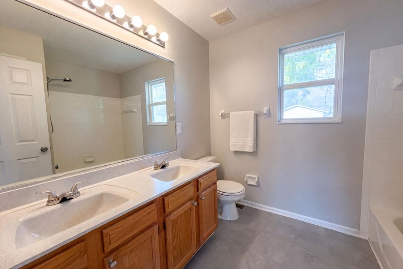 Photo 13 of 31 of 4320 Pheasant Trail Ct, Liberty Twp, OH
