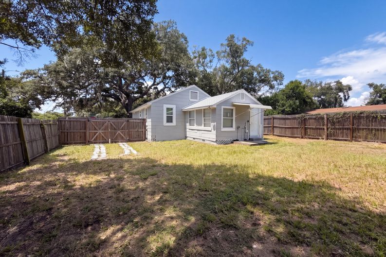 Photo 11 of 14 of 8103 N 18th St, Tampa, FL