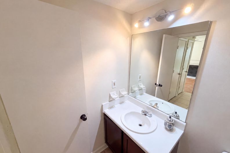Photo 18 of 31 of 1079 Brittwood Pl, Norcross, GA