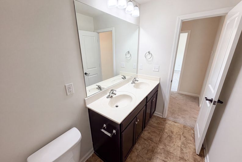 Photo 18 of 26 of 9833 Wardley Dr, Charlotte, NC