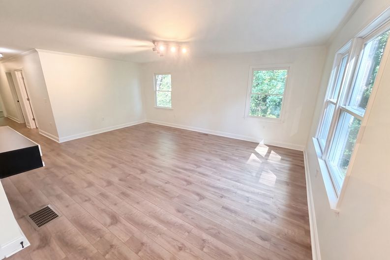 Photo 8 of 22 of 2674 Skylane Dr, Marietta, GA