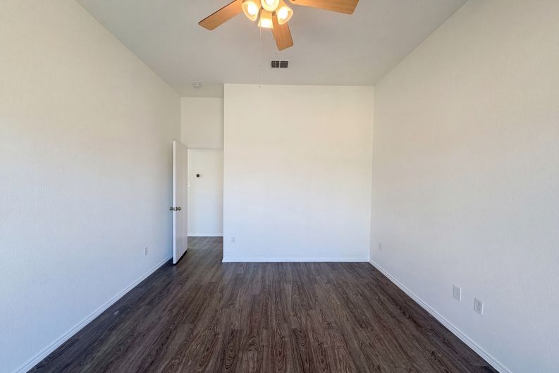 Photo 12 of 19 of 105 Kings Way Dr, Rhome, TX