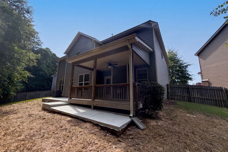 Photo 5 of 22 of 2321 Willow Shade Ln, Loganville, GA