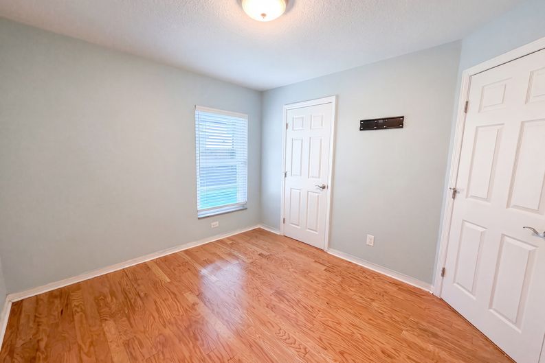 Photo 12 of 21 of 1204 Tiger Wood Ct, Valrico, FL