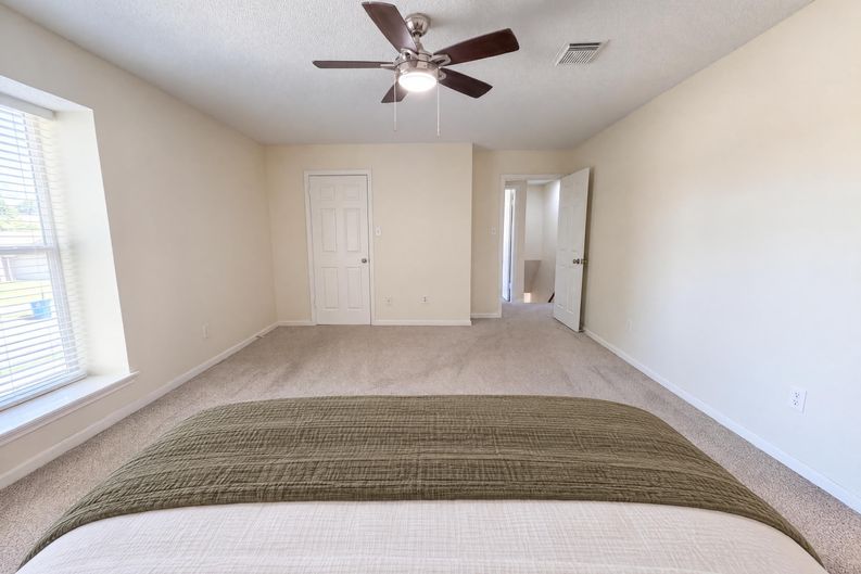 Photo 15 of 32 of 4519 Spinks Creek Ln, Spring, TX