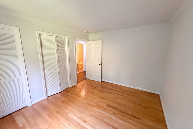 Photo 26 of 39 of 210 Lakeview Dr, Seneca, SC