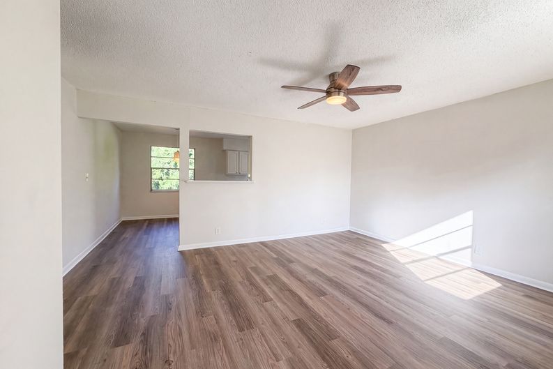 Photo 3 of 19 of 8943 3rd Ave, Jacksonville, FL