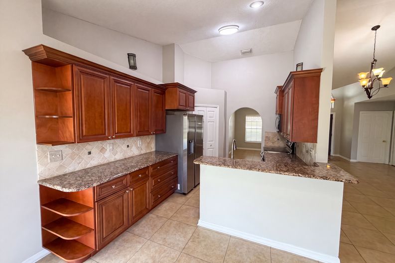 Photo 13 of 29 of 17802 Jefferson St, Oakland, FL
