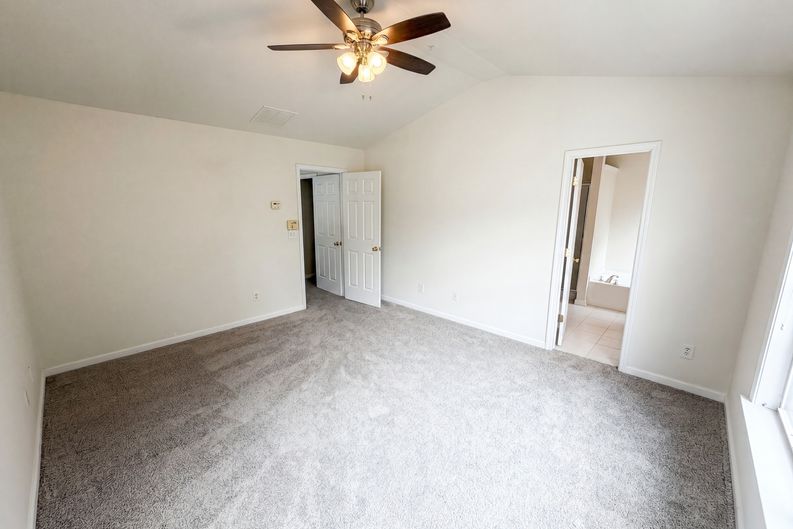 Photo 16 of 29 of 4660 Creekside Villas Way SE, Smyrna, GA
