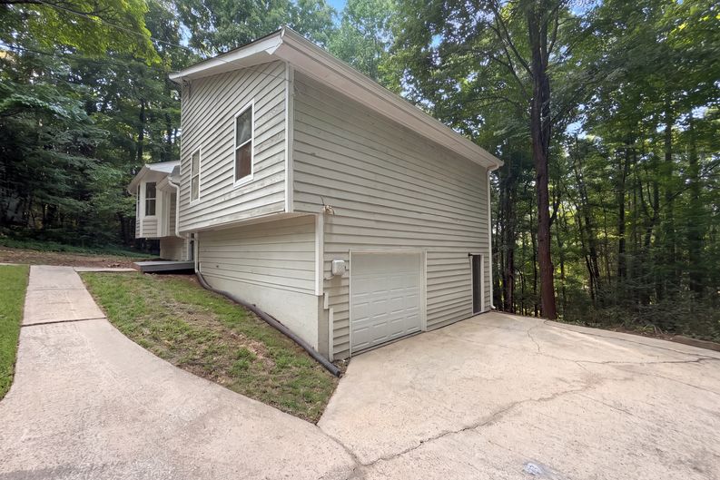 Photo 15 of 18 of 4117 Twig Ct, Douglasville, GA