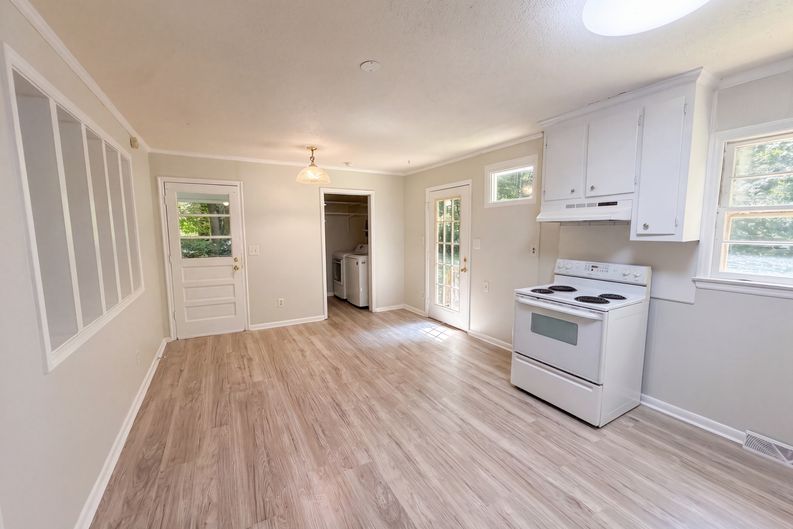 Photo 8 of 17 of 6220 Paylor St, Mebane, NC