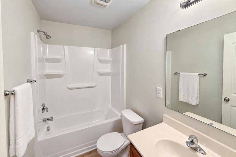 Photo 16 of 25 of 104 Langhorne Dr, Mount Holly, NC
