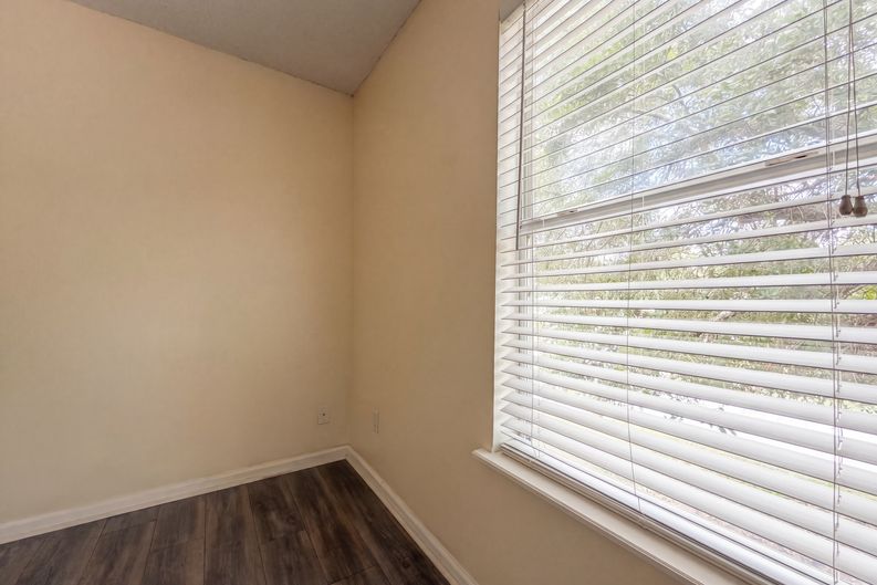Photo 13 of 27 of 7002 Beekman Lake Dr, Jacksonville, FL