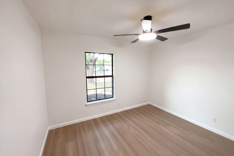 Photo 9 of 20 of 6718 Spring Haven St, San Antonio, TX