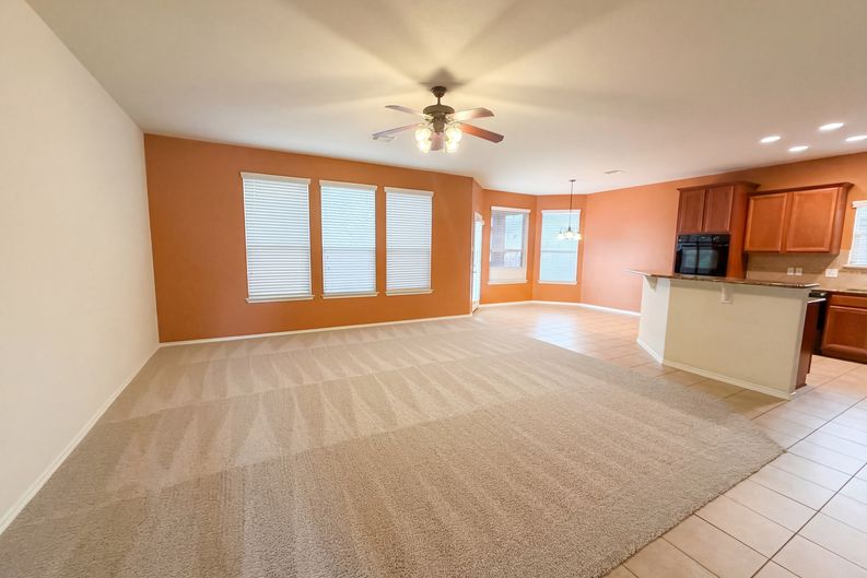 Photo 3 of 24 of 6206 Suellen Ln, Killeen, TX