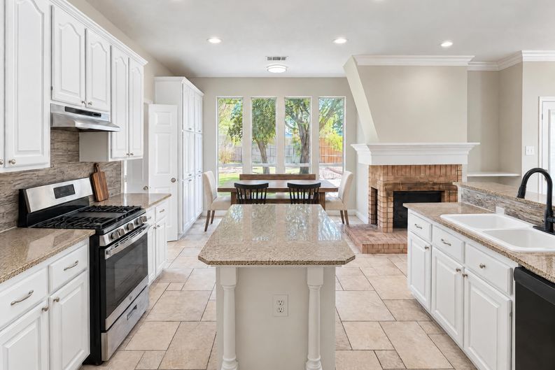 Photo 6 of 29 of 1017 Laurel Oak Dr, Flower Mound, TX
