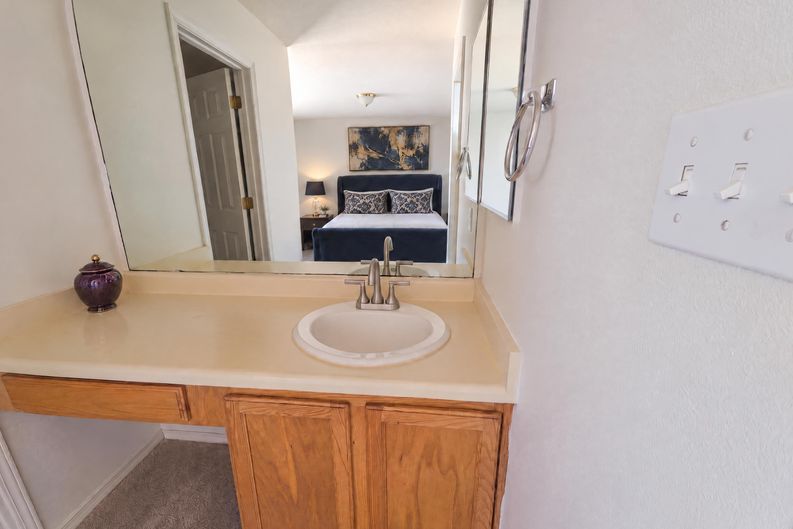 Photo 5 of 18 of 5051 27th Ave NE, Rio Rancho, NM