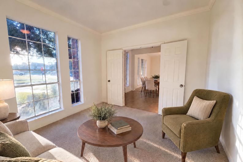 Photo 8 of 52 of 9019 Sunny Ridge Dr, Houston, TX