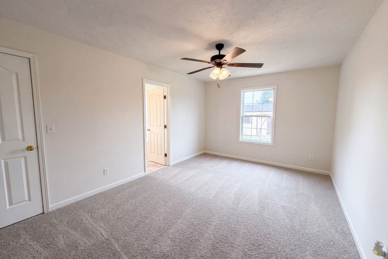 Photo 4 of 22 of 8018 Valencia Dr, Smyrna, TN