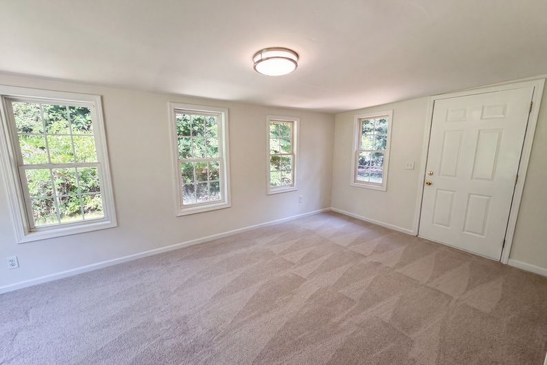 Photo 11 of 14 of 9306 Wilson Blvd, Columbia, SC