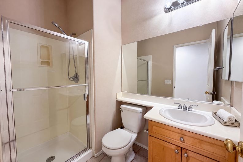 Photo 17 of 30 of 23608 Ashwood Pl, Valencia, CA